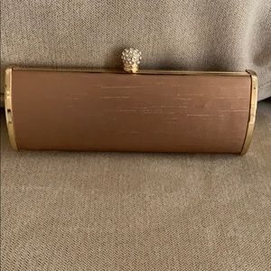 Bronze clutch